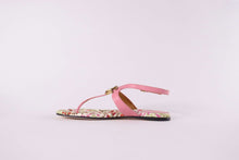 Load image into Gallery viewer, GUCCI Double G Marmont Leather Thong Sandals
