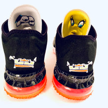 Load image into Gallery viewer, NIKE LEBRON 18 SYLVESTER VS TWEETY
